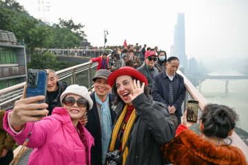 遊歩道「鵝嶺桟橋」が一般開放、新ランドマークに　中国重慶市