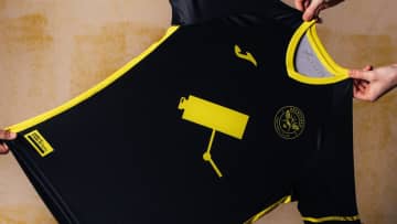 ブレントフォード、UKロックとのコラボユニフォームを発表！「Hard-Fi」20周年記念で実現