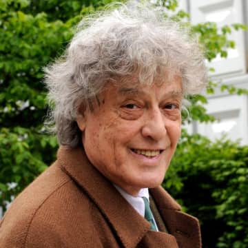 英国演劇界の巨匠トム・ストッパードが死去、享年 88歳