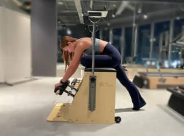 正しい身体の使い方を知って上達しよう！ゴルフ練習場に導入されたあるものって？