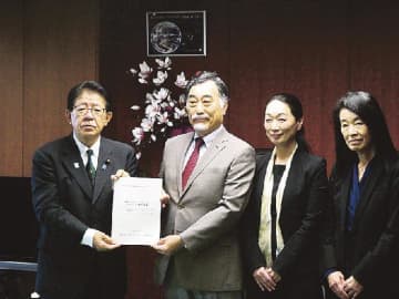 八潮道路陥没事故対策検討委／金子恭之国交相、法改正に言及／最終提言を手交