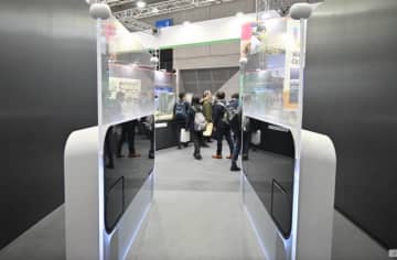 未来のスタンダードは「ミリ波」？！JR東日本、顔認証ではない“タッチレス改札機”を公開