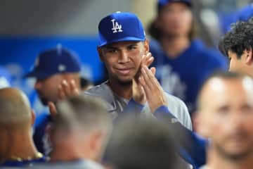 ドジャースに舞い込んだ朗報　23歳右腕のサプライズに彼女驚き「1000回イエスよ」