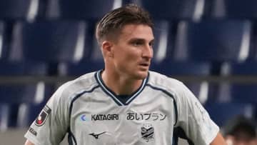 ジョルディ・サンチェスが札幌退団へ「人生で最も理不尽な…」深井一希称賛も