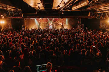 花冷え。、ヨーロッパツアー全23公演完走！ 最新EP『HOT TOPIC』1/28リリース決定