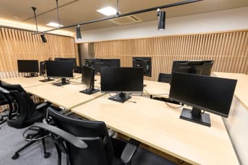 アイ・オー、書類の電子化と同時にディスプレイの「三画面体制」を構築した税理士法人の事例を紹介