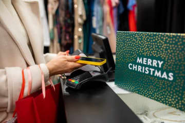 「年末の家計が…」節約したい4児のママ。総額2200円でクリスマスプレゼントを買えた理由に「かしこい！」「十分だと思う」