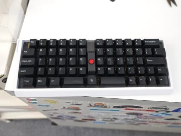 トラックポイント付きのキーボード自作キット「OLSK60 v2」