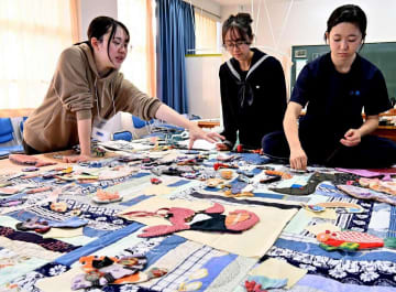 パッチワークで国際交流　常磐大生や子どもたちが共同制作　水戸とフィリピンつなぐ　茨城