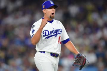 ド軍右腕の懐に入る4億円　34億円契約のカラクリ…今季不調も来季は年棒約2倍増