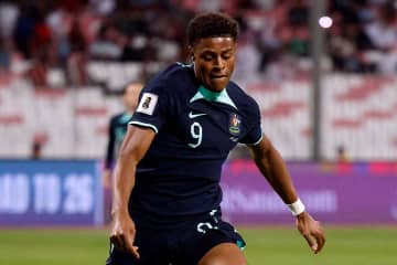 豪代表FWが日本行きか「関心を集めている」　英国でプレーも出場機会減…地元報道「移籍を望んでいる」