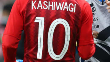 「無理ですって…ずっと嫌やって」日本代表天才OB、Jリーグ強豪チームの『背番号10』をずっと断っていたワケを告白