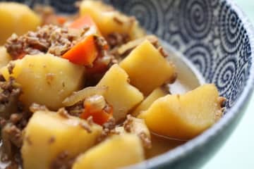 ギャル曽根、ひき肉で作る『肉じゃが』の作り方が話題！”簡単＆爆速”便利レシピに主婦から「初めて見た！」「じゃがいもゴロゴロしてて本当に美味しそう」「ひき肉の肉じゃが、おいしいですよね…」の声