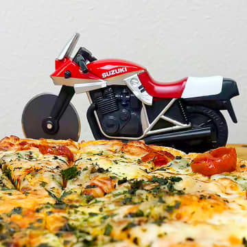 KATANA型ピザカッター新色登場　「ピザカッターナ レッド」販売開始