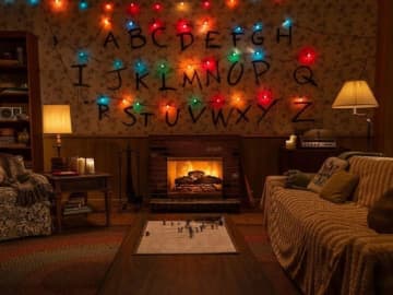 Netflixで「焚き火」を楽しむ　あの人気ドラマ仕様の新たな暖炉映像が公開