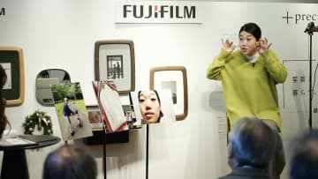 横澤夏子、今年を締めくくる幸せフォト公開！6年ぶりに挑戦の“ラクダまつエク”で「全てのまつげがなくなった（笑）」