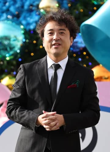 ムロツヨシ、メイクばっちりの目元に「どこのギャルかと」「誰かわからなかった」とファン驚き