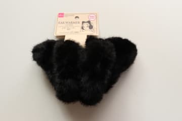 ダイソーで500円って…思わず値札を3度見！可愛くて持ち運びやすい♡冬に欠かせないグッズ