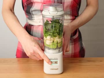 クイジナート、氷も砕けるコードレスブレンダー