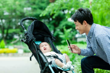 平成と令和で「両立不安」に変化が。子育て中の男性の6割超が転職を検討。上司の対応は