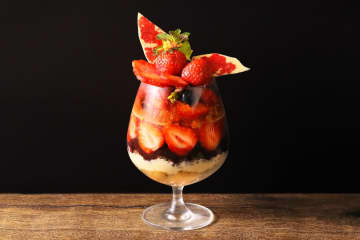 "あまおう"を1ダース使った贅沢パフェが登場！恵比寿「TOOTH TOOTH TOKYO」で