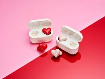 汐れいら、新曲「pink」と「HeartBuds Pro」とのコラボレーションが決定。SNSプレゼントキャンペーンも開催