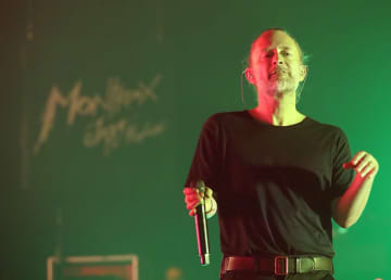 レディオヘッドがフロントマン、トム・ヨークの「喉の感染症」のためデンマーク公演を当日に延期