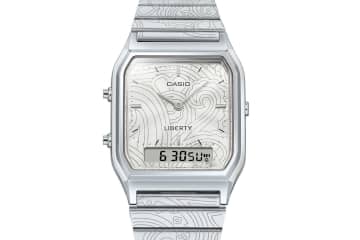 カシオ×リバティの角型腕時計、クラシックなペイズリー柄の文字板＆バンド