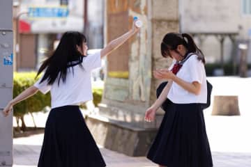 初“バズり”に大はしゃぎ！軽いノリで始めたVLOG投稿が二人の運命を狂わせる『とれ！』本編映像