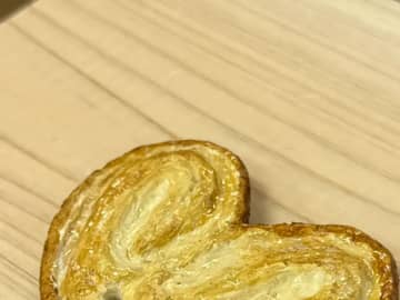 源氏パイの写真に「本物にしか見えない」「間違えて食べてしまいそう」　実は正体が…？