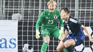 なでしこジャパン対カナダ　トレーニングマッチで開始早々にアクシデント　GK大熊が数分間に2度激しい接触…　担架で負傷交代に
