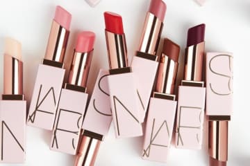 NARS“とろける”「アフターグロー」リップバームに26年春新色、シアー＆甘美なキャンディカラー