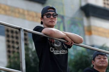 ドジャース・山本由伸がレイカーズ・八村塁と対面「すごい２ショット」「負ける選択肢はない！」