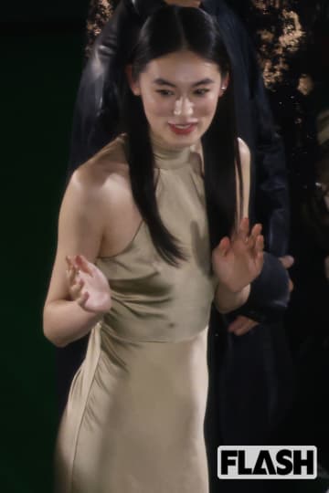 ポカリスエット女優　ボディライン露わなゴージャスドレス姿をキャッチ！次期ブレイク候補の強みは“万能型”