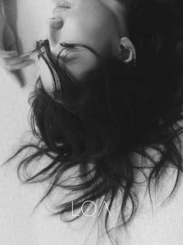 八木莉可子がブランドアンバサダー就任♡香り美容「LOA THE OIL」