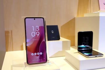 IIJmioの「motorola razr 60」がセール、MNPで9.9万円に