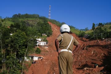 アジア豪雨、死者1100人超　スマトラ島など、救助続く