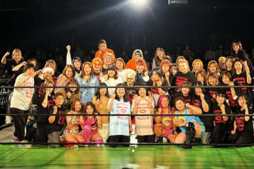 JBエンジェルス、還暦のリングで宙を舞う！ 豪華絢爛バトルロイヤルで“同窓会”Ｖ、最後はダンプ松本の顔面ケーキ葬で『KANREKI CARNIVAL』終幕