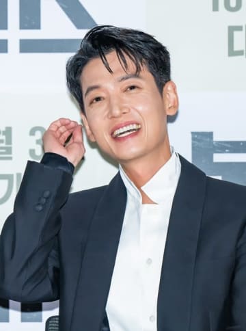 少女時代・スヨンと“12年交際中”の韓国俳優、“結婚”を連想させる質問に大慌て？「変なこと言わないで」