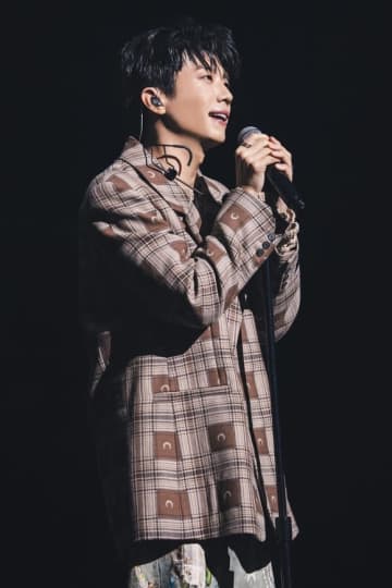 2PM ウヨン、日本ソロツアーが東京で開幕！新曲「Reason」のステージ披露も