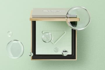 プラダ ビューティ2026年春コスメ“プラダ グリーン”の新フェイスパウダーや美容液コンシーラー