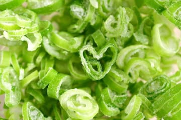 「長ねぎの青い部分」は刻んで「冷凍保存」が◎無駄なし＆時短に♪