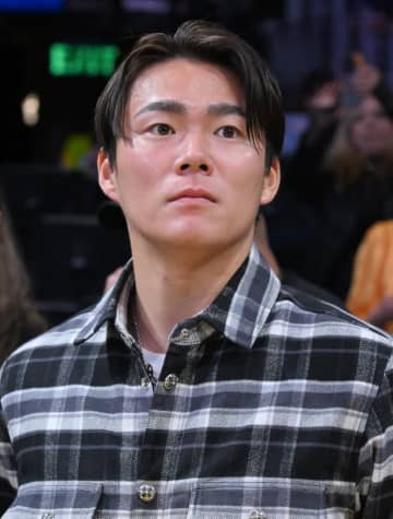 「もうLAに戻ってきたの！？」山本由伸、NBA八村塁と交流も"過密スケジュール"。現地ファンは「LAを楽しんでくれて…」