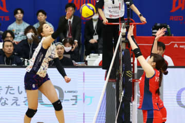 SVリーグ女子　埼玉上尾がNEC川崎との接戦を制す　岡山が連敗を脱出