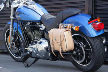 デグナー新作サドル＆リジッドバッグ登場　エイジングを楽しむ本革仕様