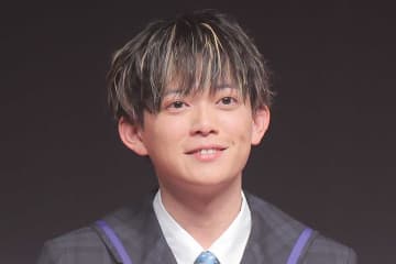 「こんなにマッチョだったんだ」松丸亮吾、印象激変の“肉体美”にファン騒然「腹筋やばい」