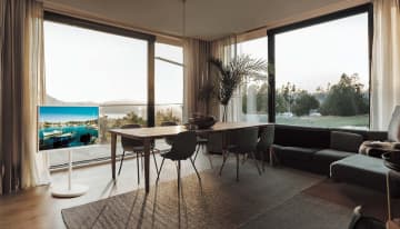 好きな位置に置ける！ 夢の壁掛け！ 思い通りにレイアウトしやすくなったテレビに注目