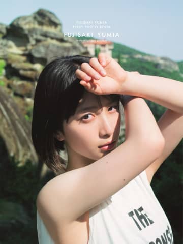 「イクサガミ」ヒロイン藤﨑ゆみあ、ギリシャ・メテオラで見せた“今のすべて”　初写真集『FUJISAKI YUMIA』
