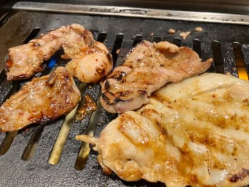 【食べ放題レビュー】この内容で2千円以下は最強～!! “和牛ホルモン＆ブランド豚”の「神コスパ焼肉食べ放題」を発見！