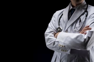 高須院長、日本で『整形する人が増えている”本当の理由”』を解説…ネットでもコメント殺到「あー、やってるんだろうなーって違和感はすぐ感じるようになったな」「綺麗かもしれないけれど魅力的ではない人が増えた」「1回整形したら辞められないんだよな…」